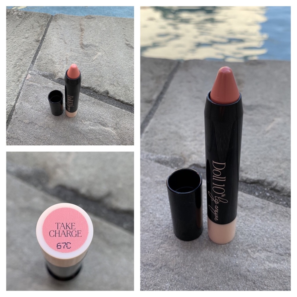 Doll 10 NEW Take Charge Gel Lip Crayon Moisturizing
NWT
Doll 10